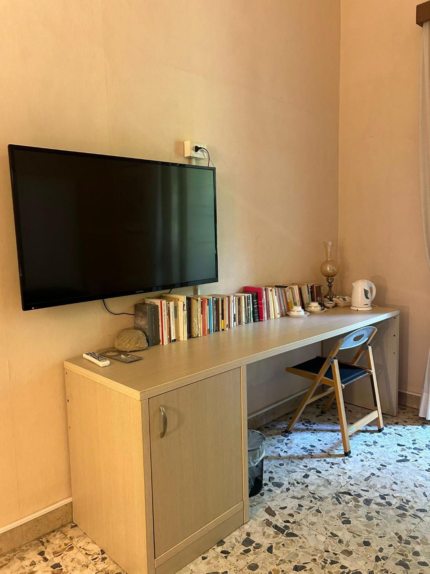Bed And Books Bed & Breakfast Katanya Dış mekan fotoğraf